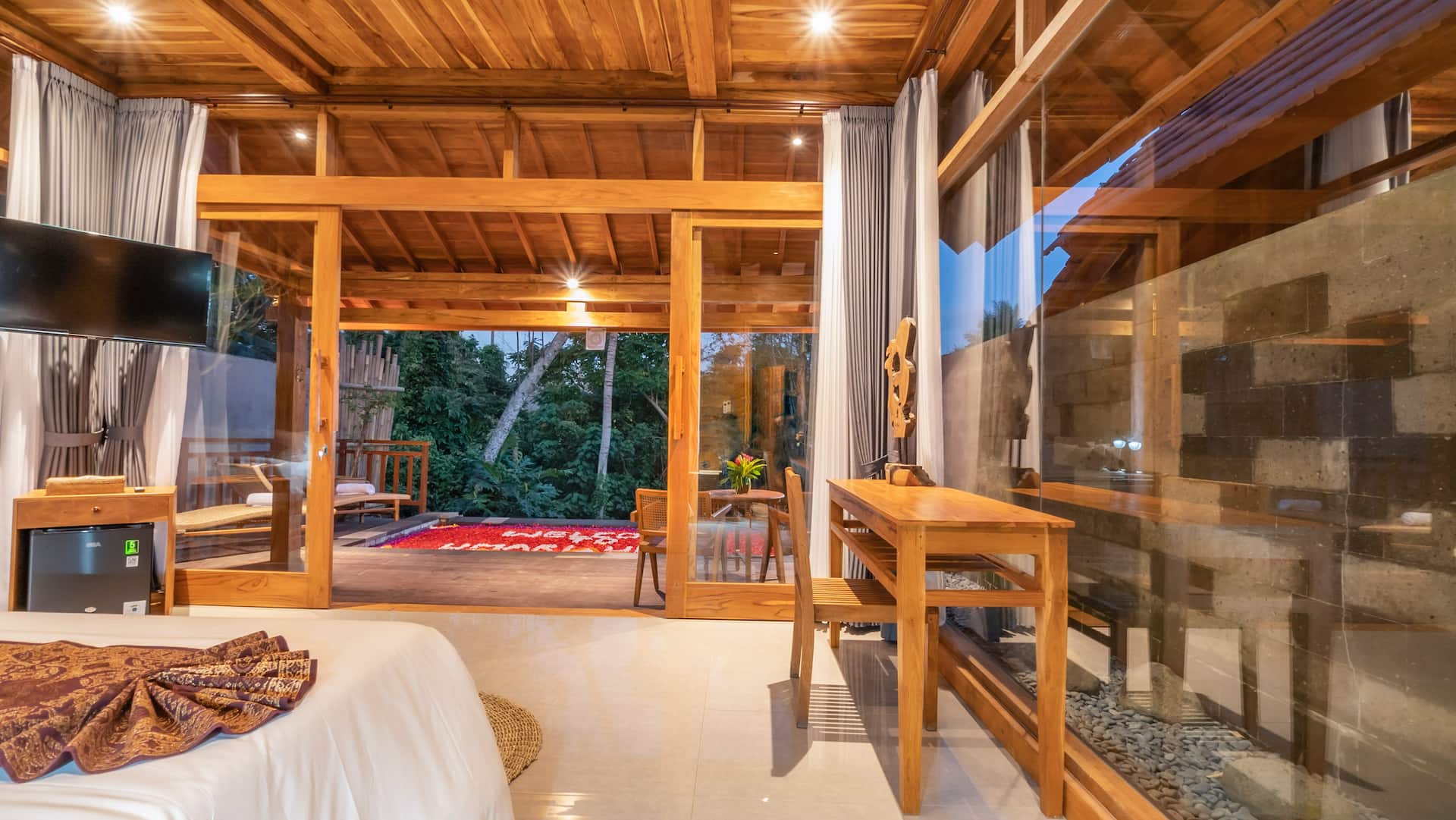Jungle View Private Villa Walking Distance to Ubud — photo 4